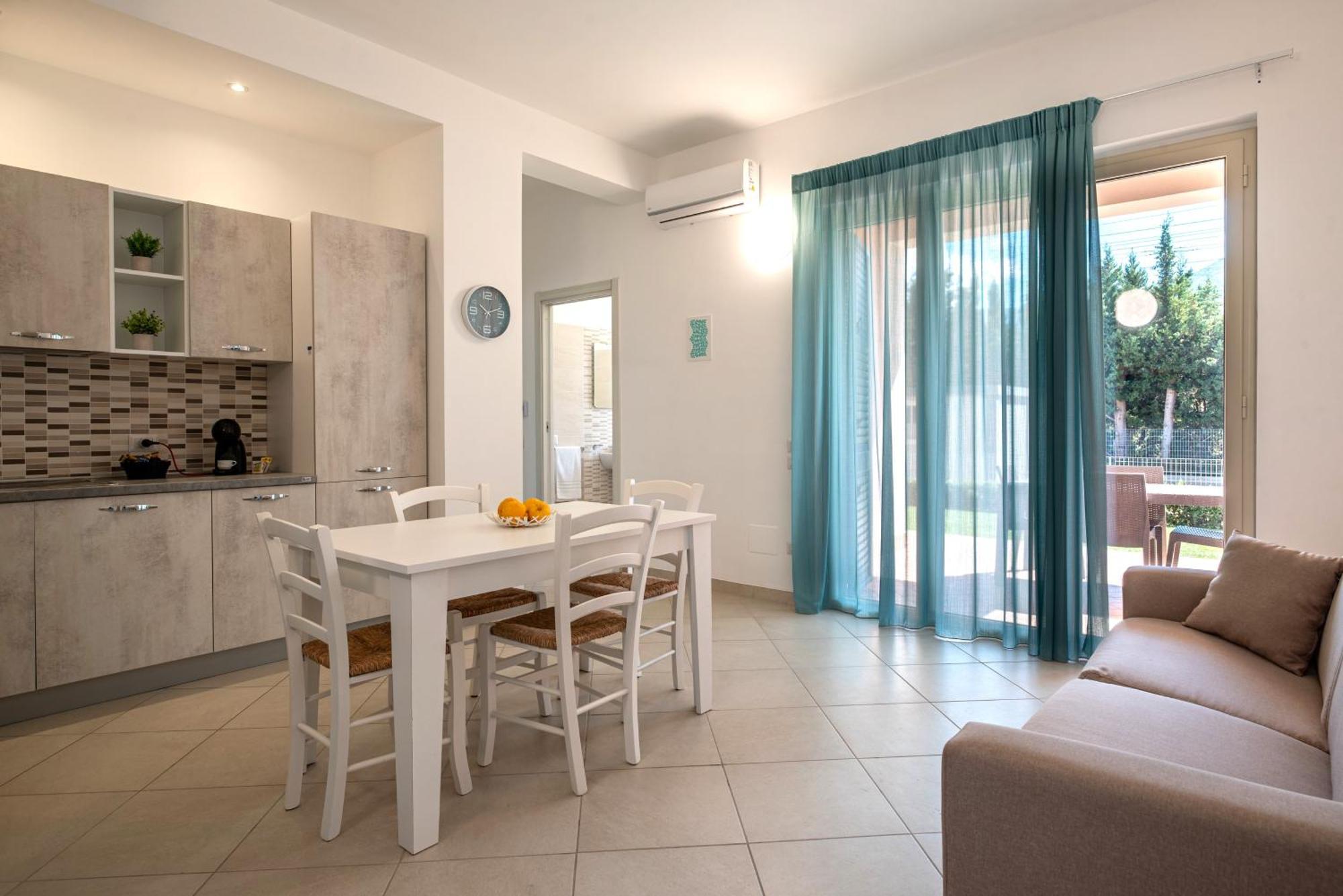 Icaro Residence Apartments With A Beautiful Pool Sant'Agata di Militello Exterior foto