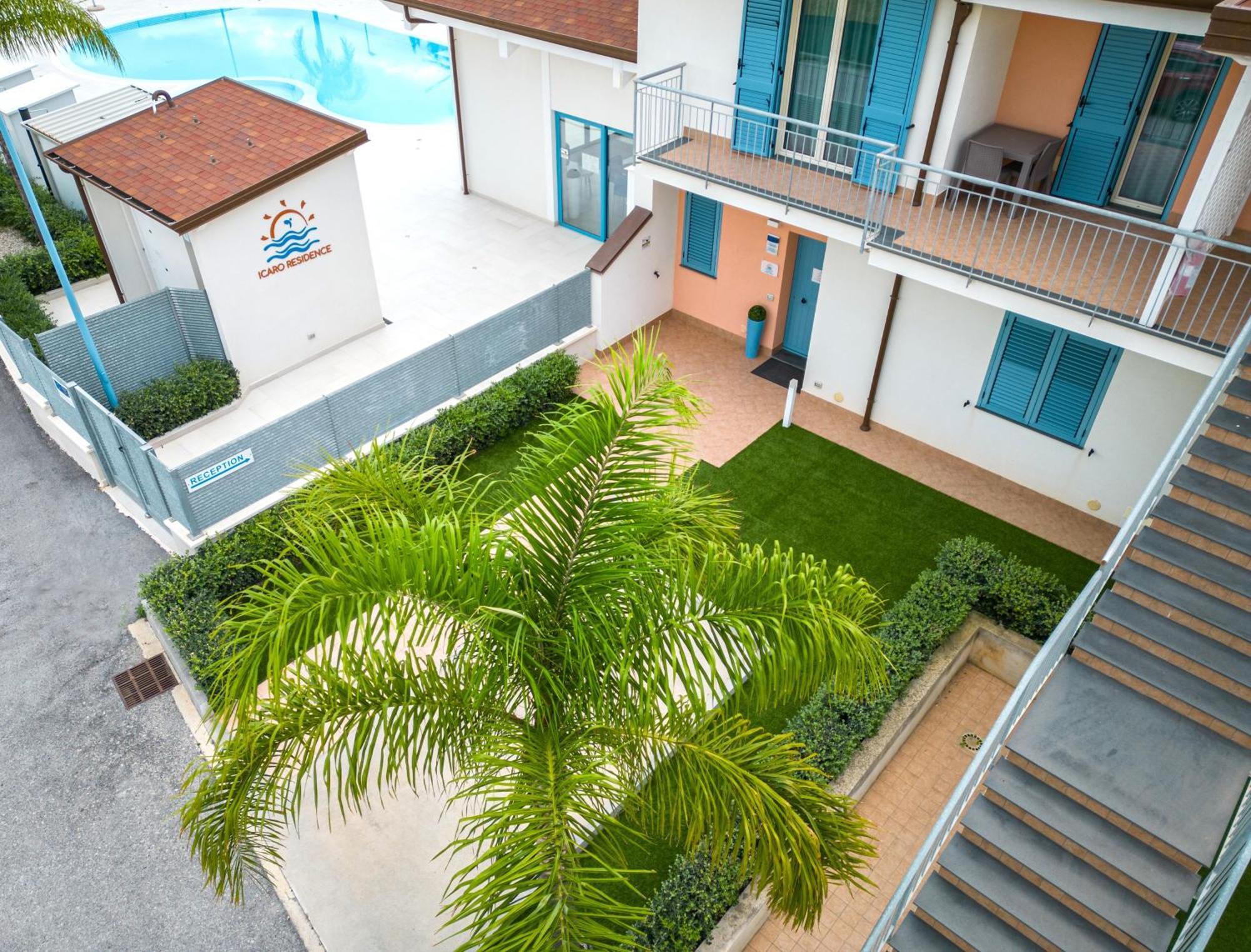 Icaro Residence Apartments With A Beautiful Pool Sant'Agata di Militello Exterior foto