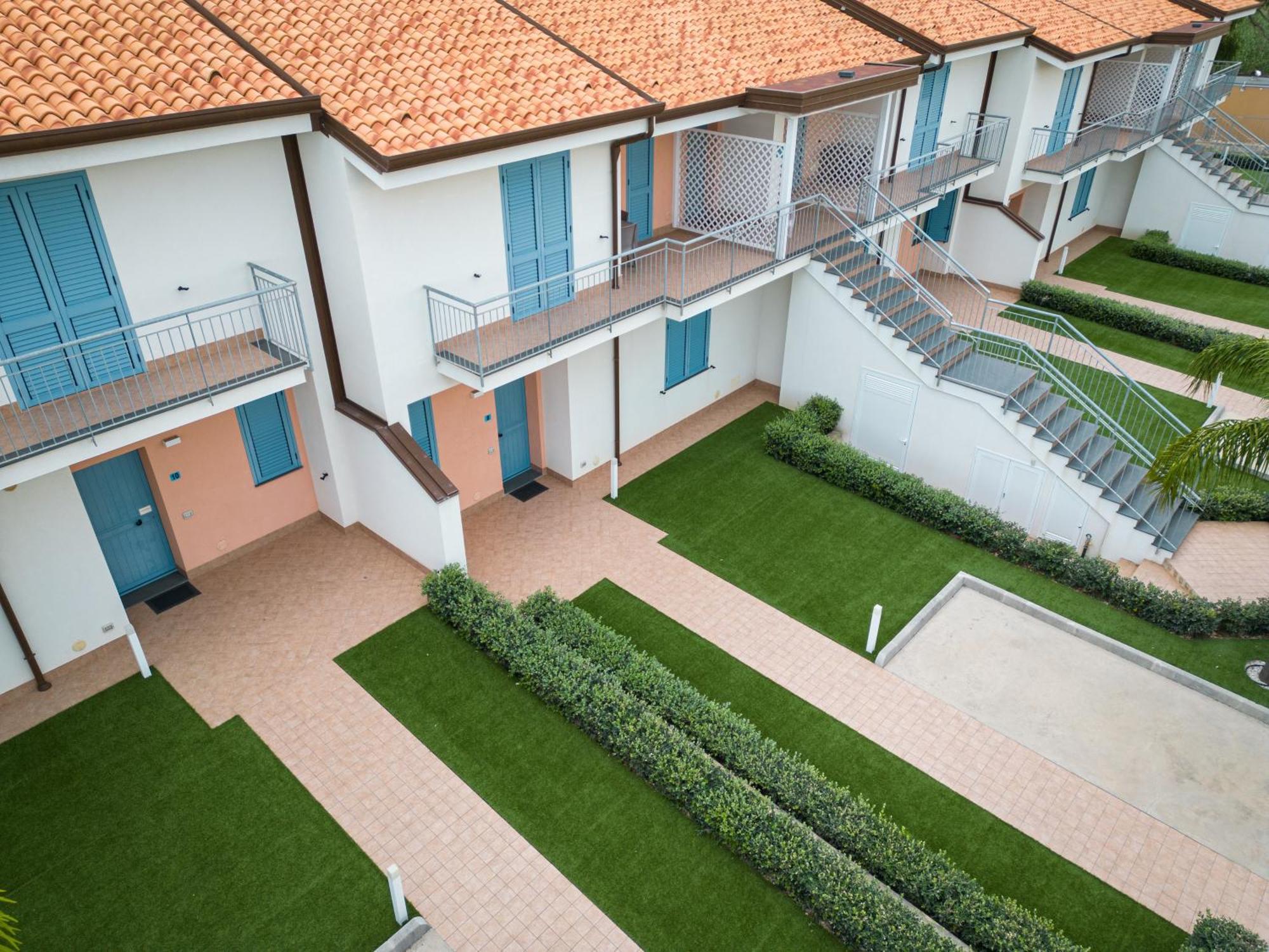 Icaro Residence Apartments With A Beautiful Pool Sant'Agata di Militello Exterior foto