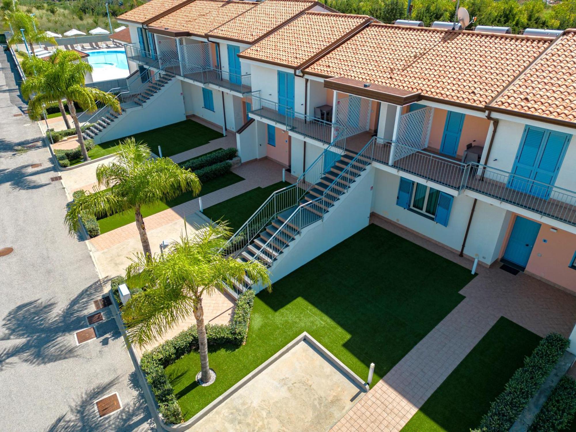 Icaro Residence Apartments With A Beautiful Pool Sant'Agata di Militello Exterior foto