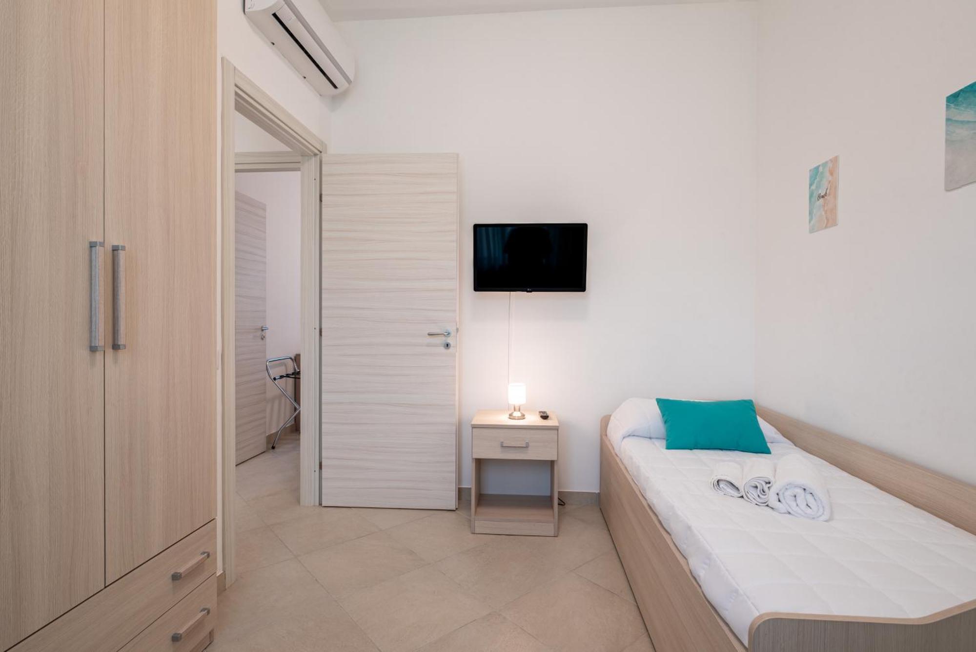Icaro Residence Apartments With A Beautiful Pool Sant'Agata di Militello Exterior foto