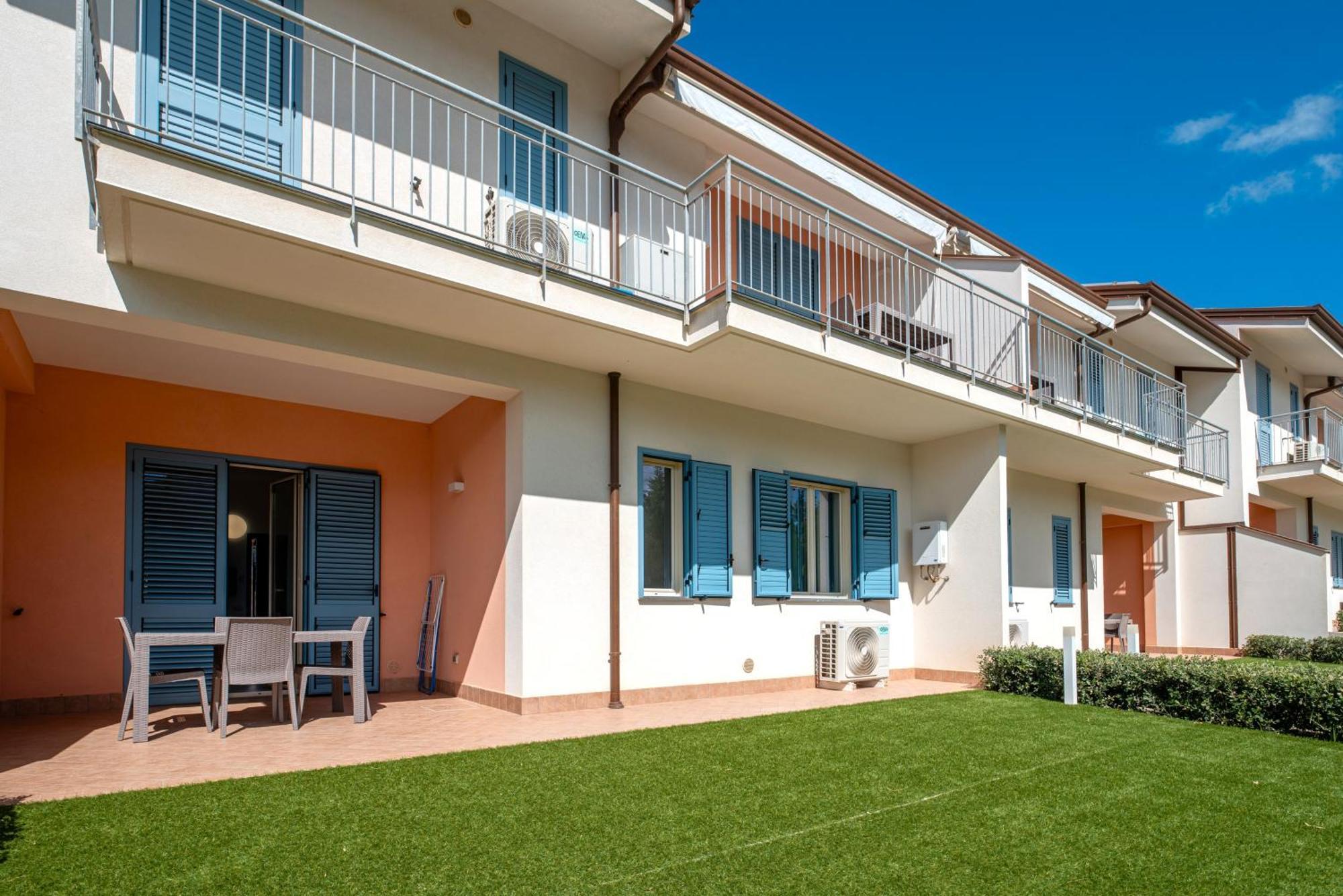 Icaro Residence Apartments With A Beautiful Pool Sant'Agata di Militello Exterior foto