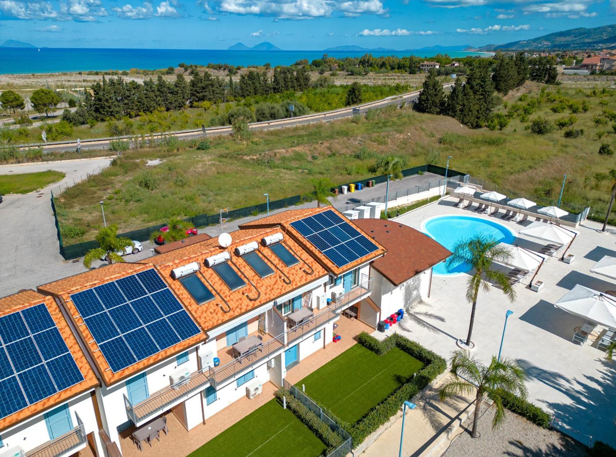 Icaro Residence Apartments With A Beautiful Pool Sant'Agata di Militello Exterior foto