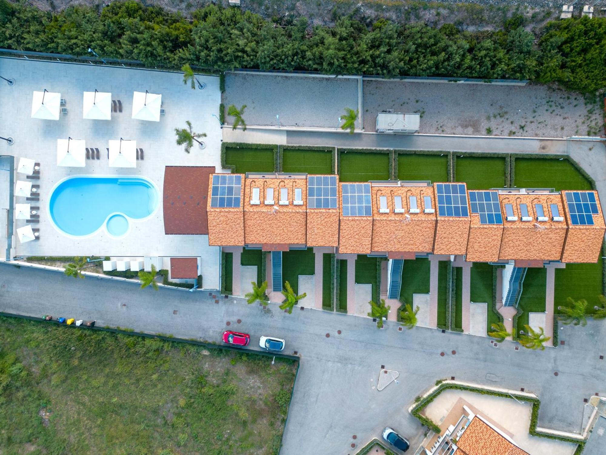 Icaro Residence Apartments With A Beautiful Pool Sant'Agata di Militello Exterior foto