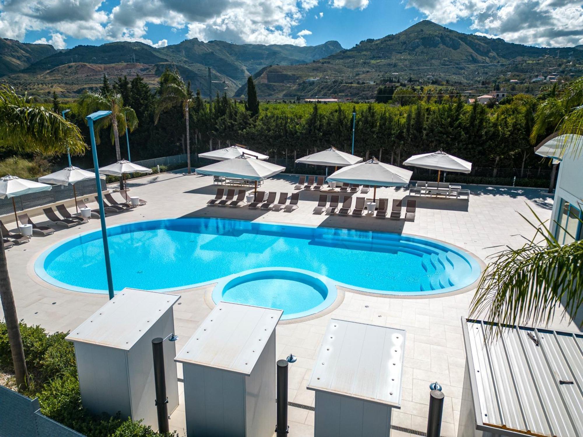Icaro Residence Apartments With A Beautiful Pool Sant'Agata di Militello Exterior foto