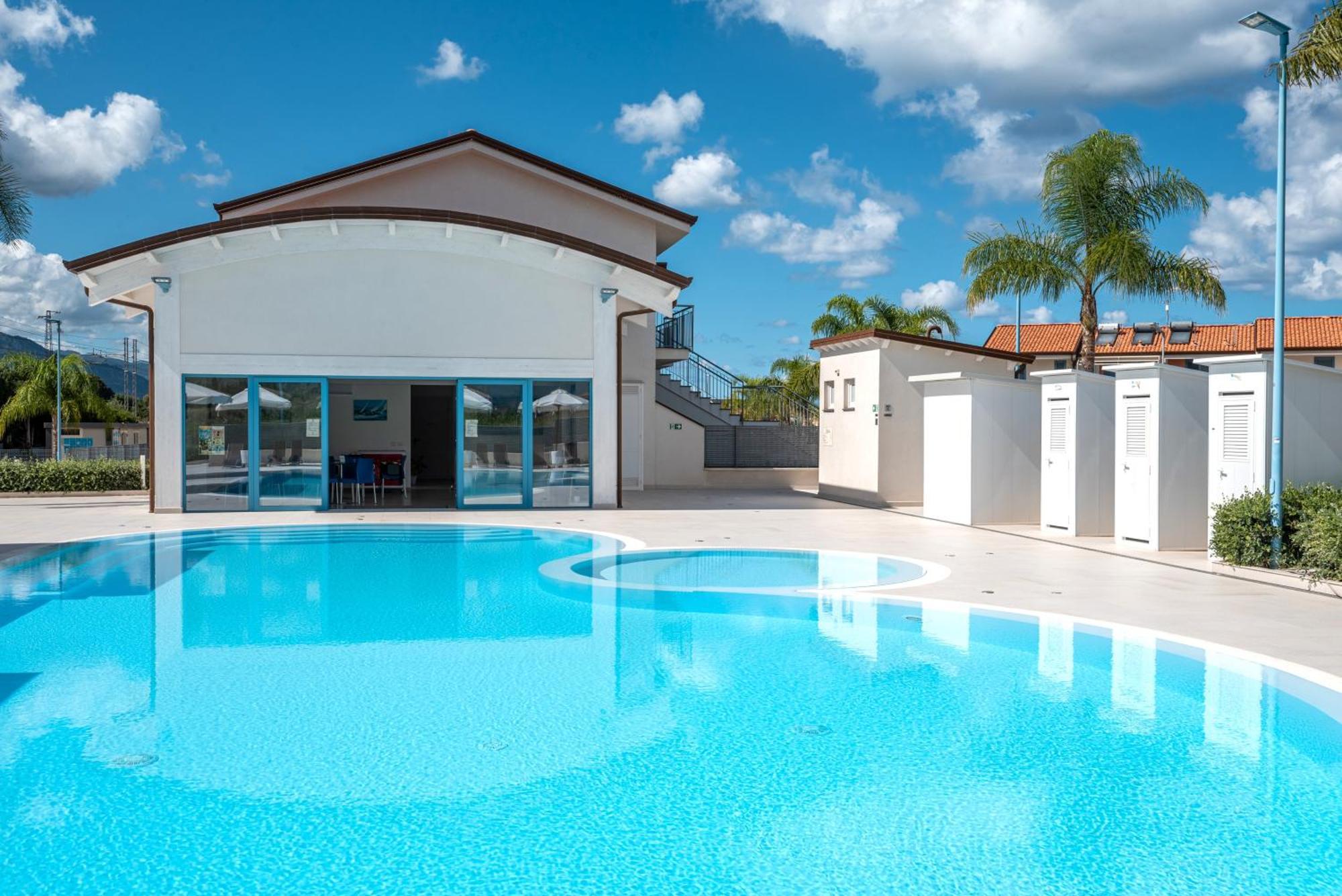 Icaro Residence Apartments With A Beautiful Pool Sant'Agata di Militello Exterior foto