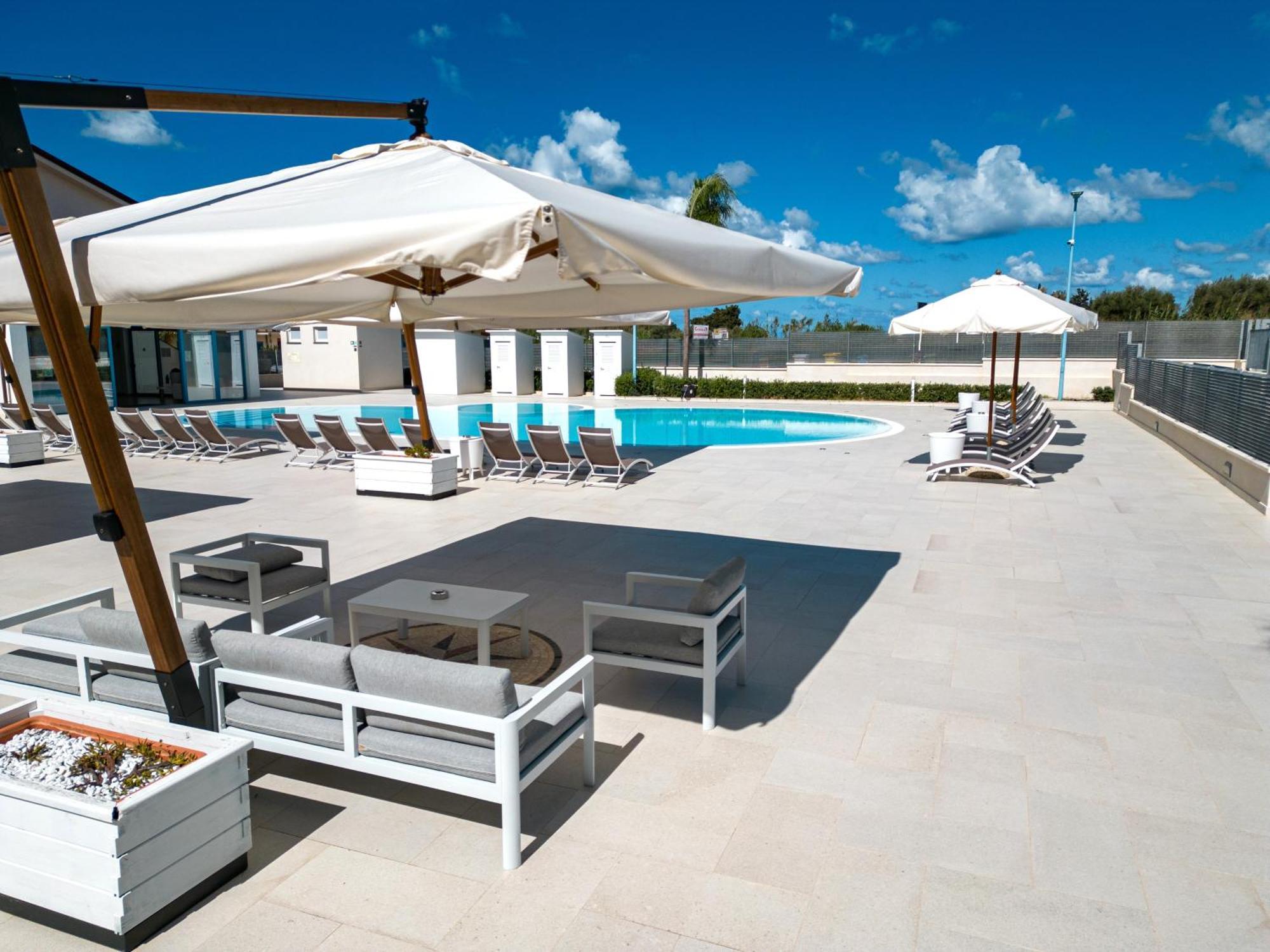 Icaro Residence Apartments With A Beautiful Pool Sant'Agata di Militello Exterior foto