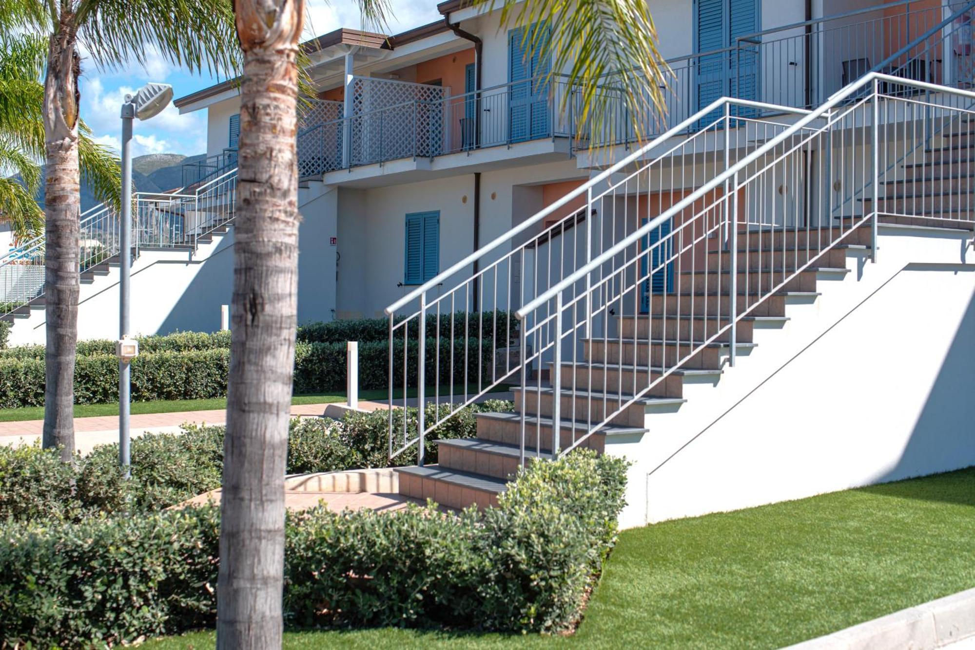 Icaro Residence Apartments With A Beautiful Pool Sant'Agata di Militello Exterior foto