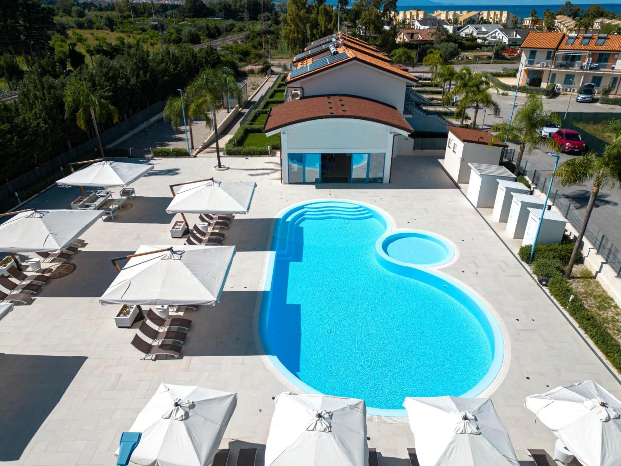 Icaro Residence Apartments With A Beautiful Pool Sant'Agata di Militello Exterior foto