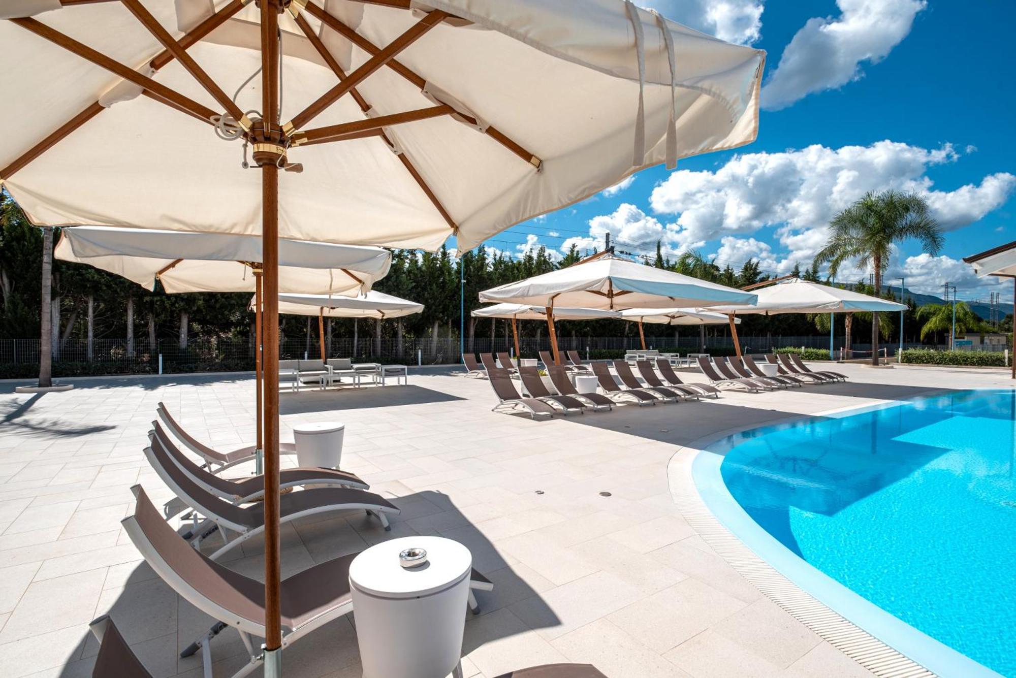 Icaro Residence Apartments With A Beautiful Pool Sant'Agata di Militello Exterior foto