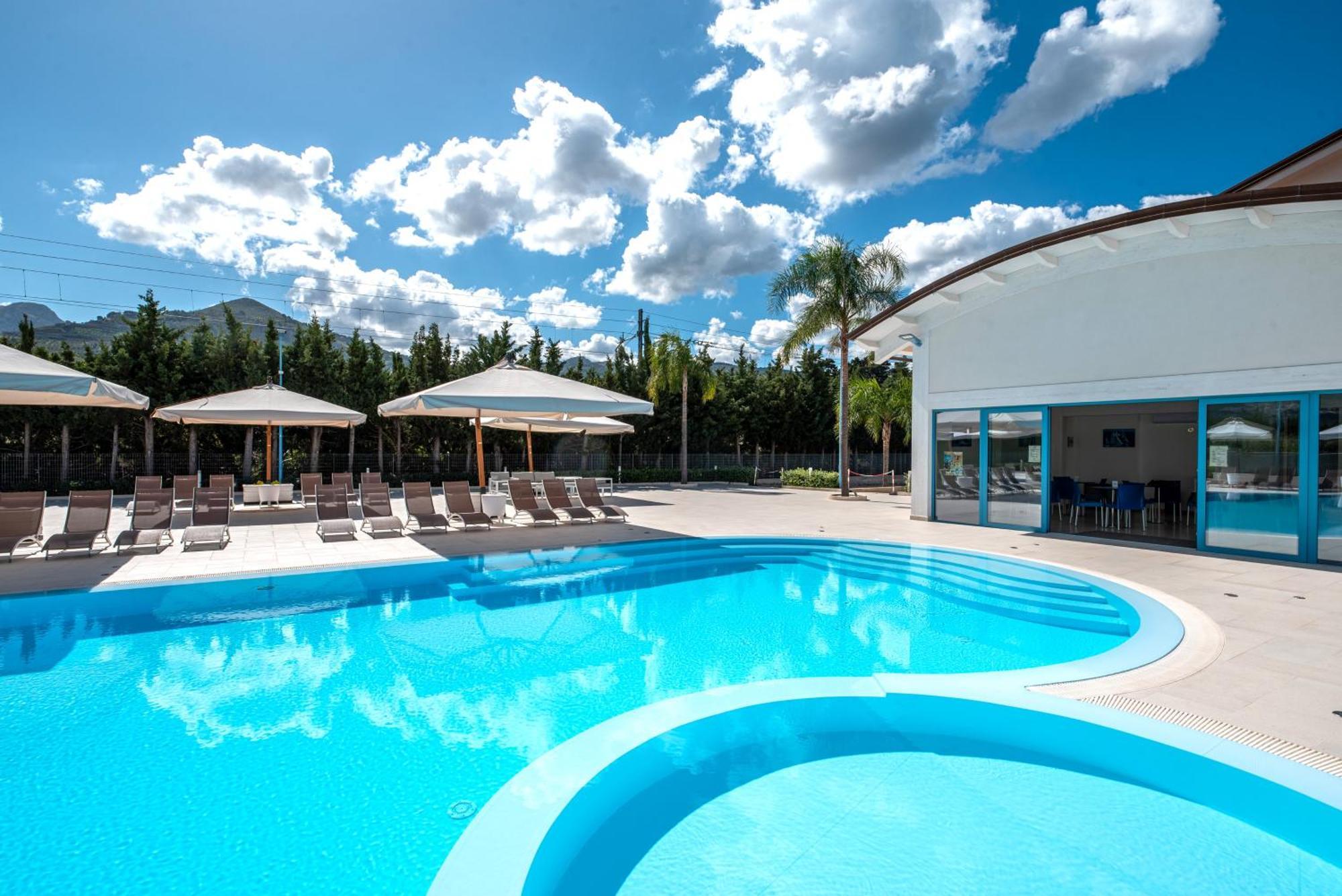 Icaro Residence Apartments With A Beautiful Pool Sant'Agata di Militello Exterior foto