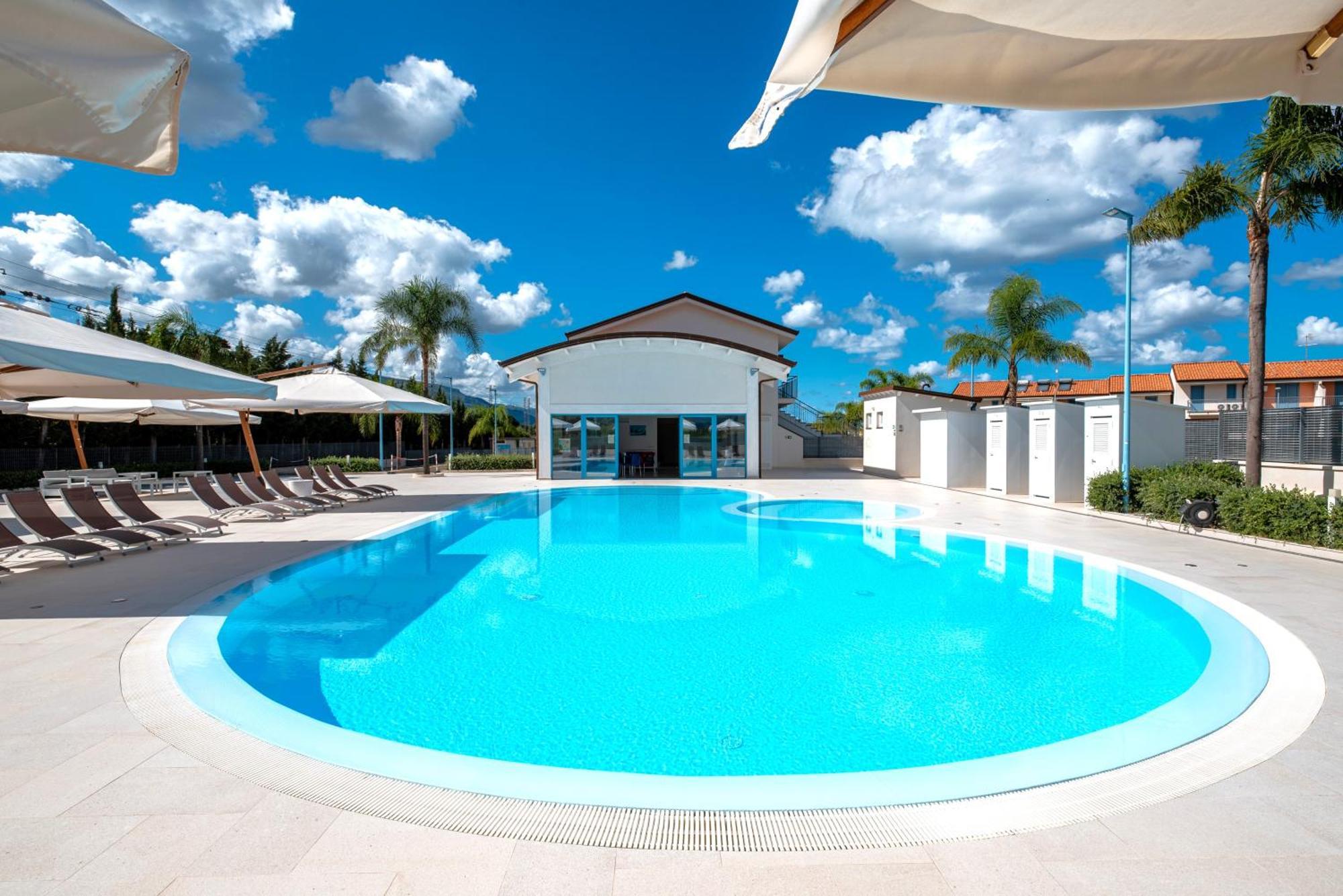 Icaro Residence Apartments With A Beautiful Pool Sant'Agata di Militello Exterior foto