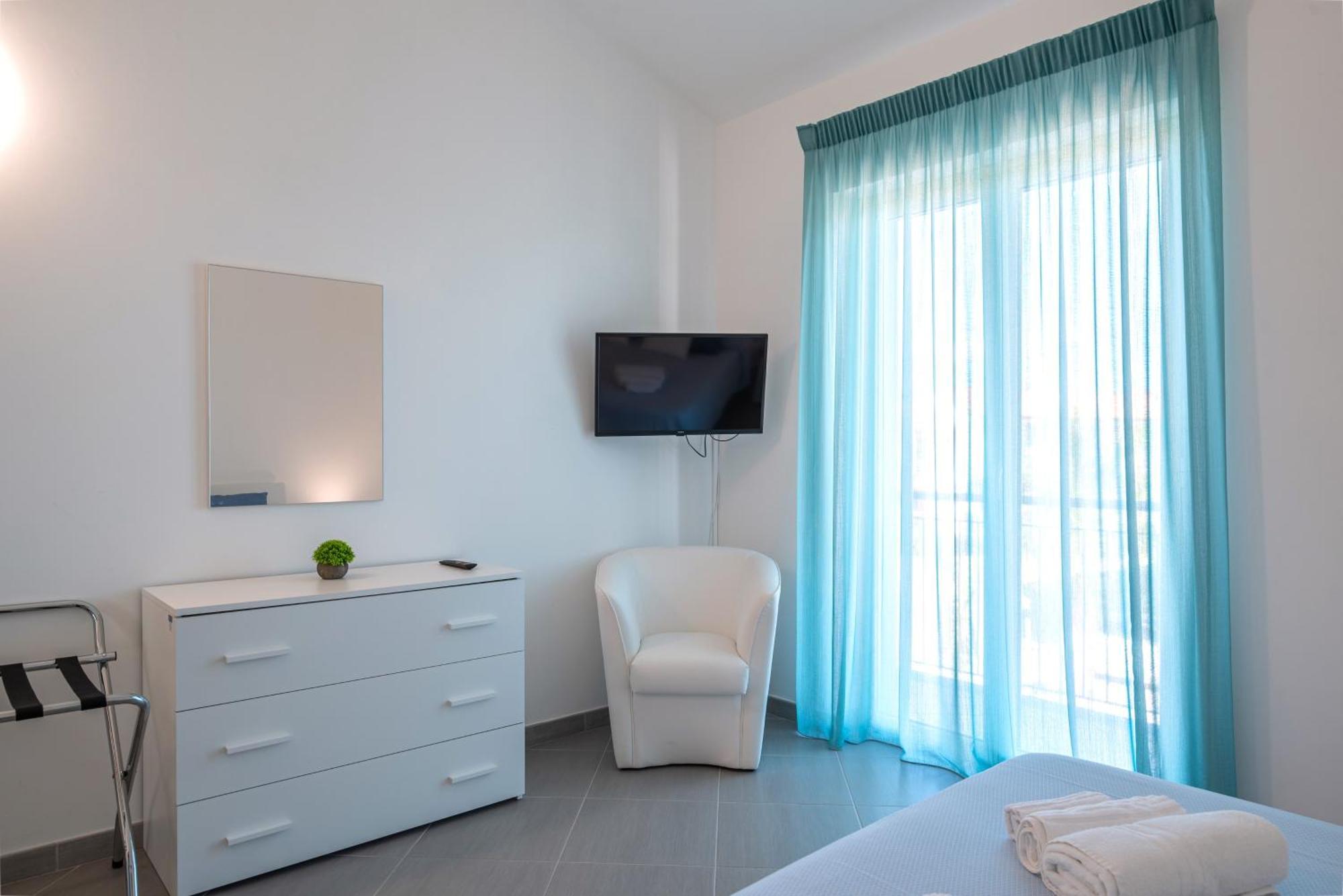 Icaro Residence Apartments With A Beautiful Pool Sant'Agata di Militello Exterior foto