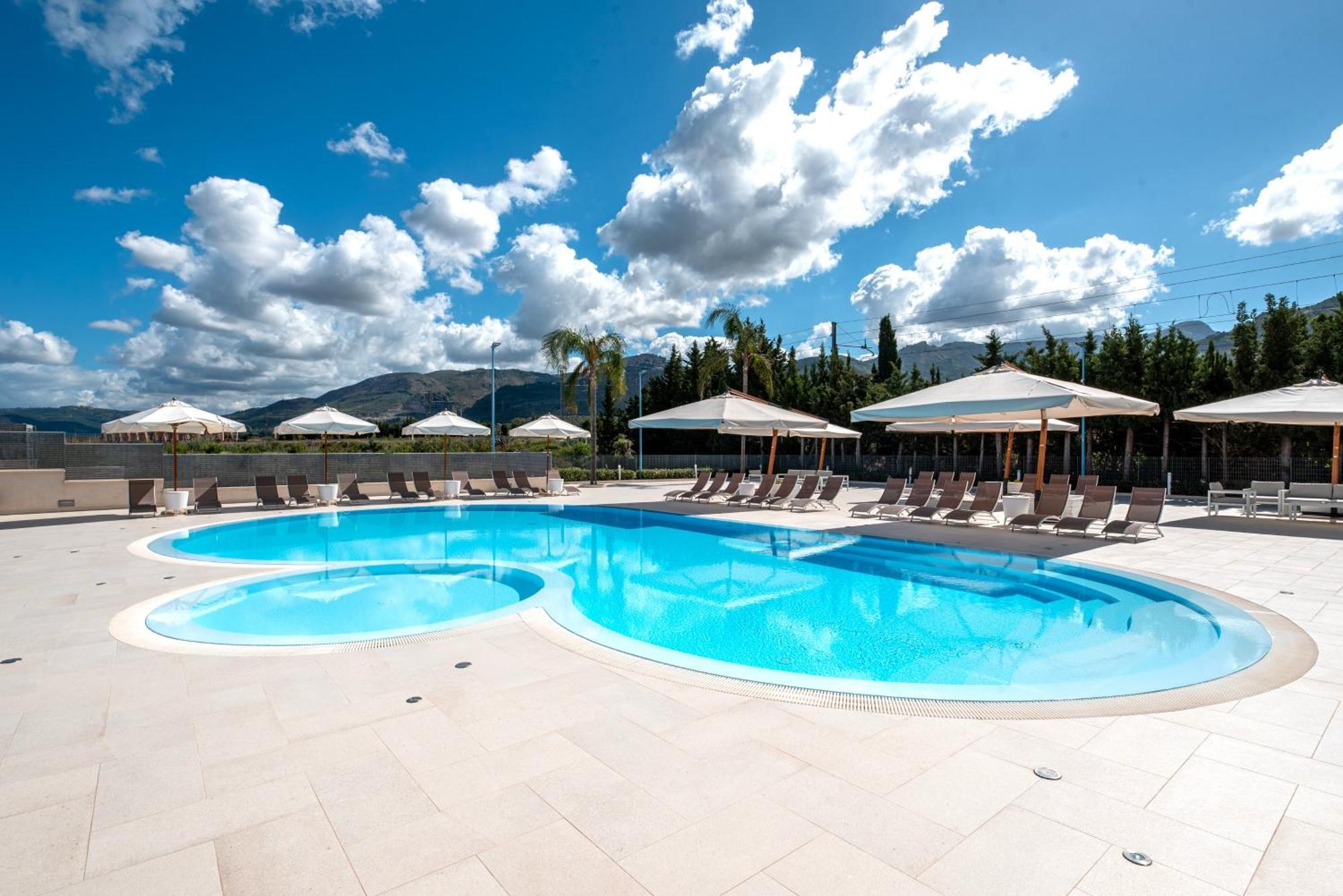 Icaro Residence Apartments With A Beautiful Pool Sant'Agata di Militello Exterior foto