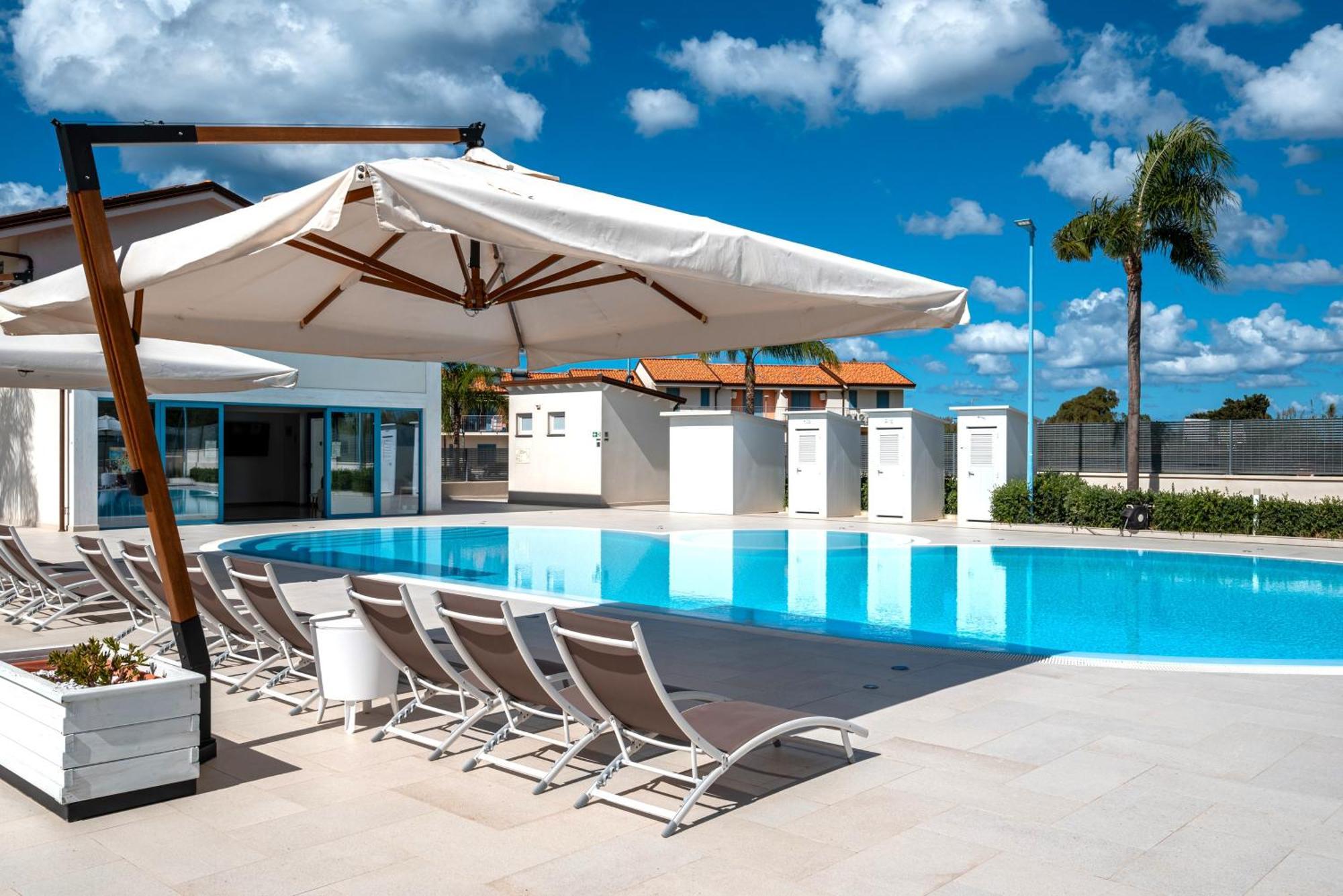 Icaro Residence Apartments With A Beautiful Pool Sant'Agata di Militello Exterior foto