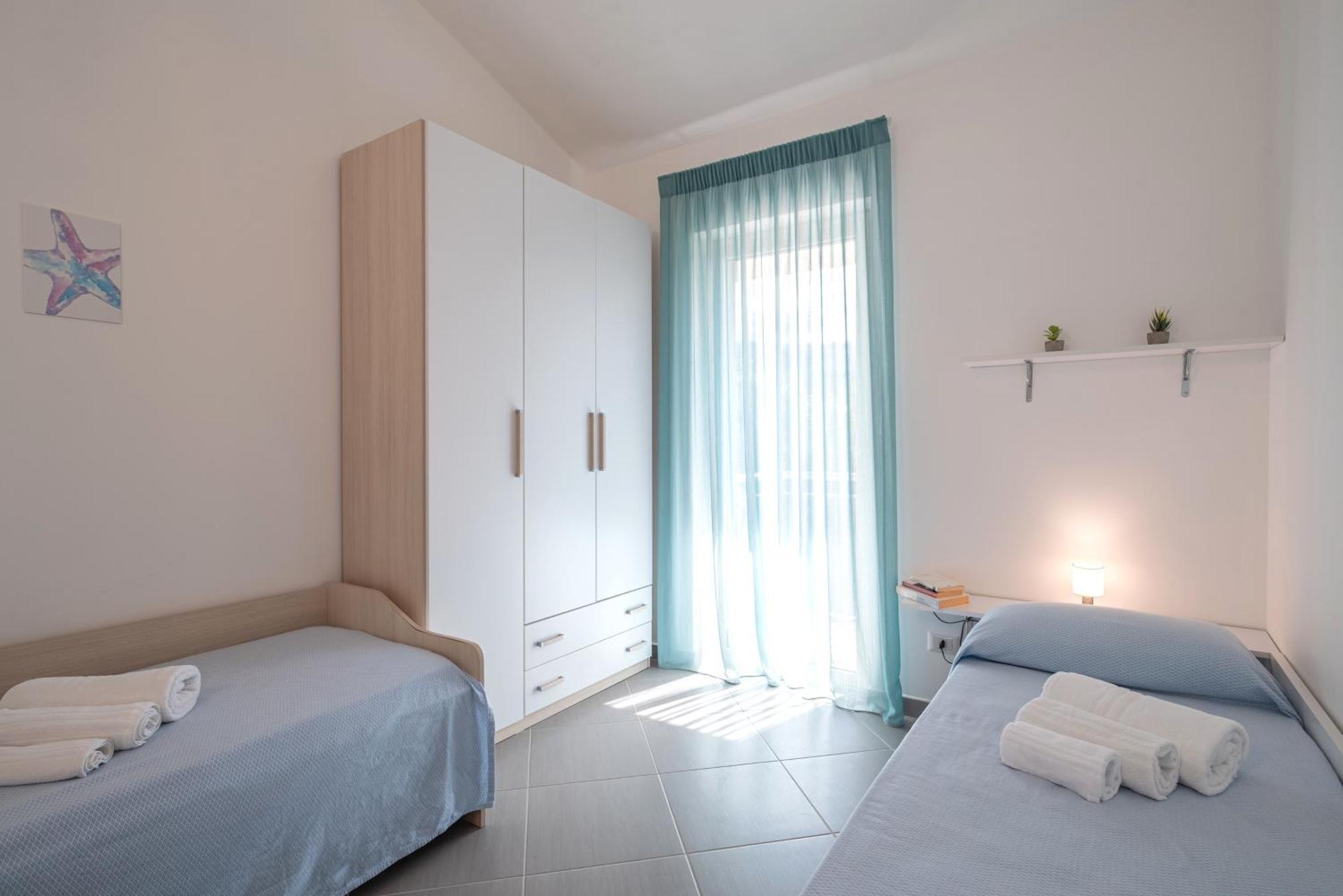 Icaro Residence Apartments With A Beautiful Pool Sant'Agata di Militello Exterior foto