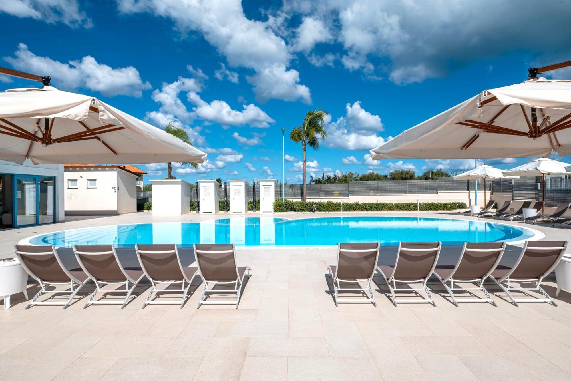 Icaro Residence Apartments With A Beautiful Pool Sant'Agata di Militello Exterior foto