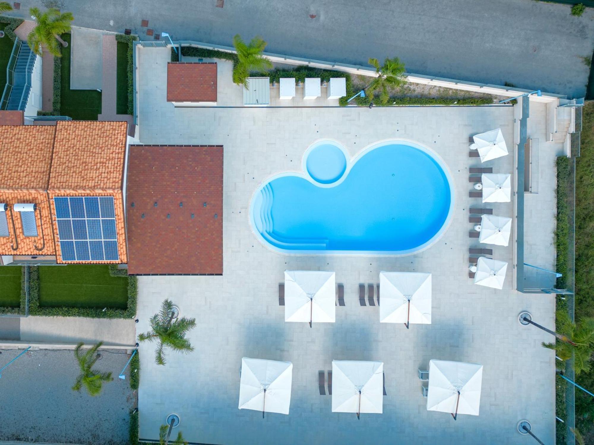 Icaro Residence Apartments With A Beautiful Pool Sant'Agata di Militello Exterior foto