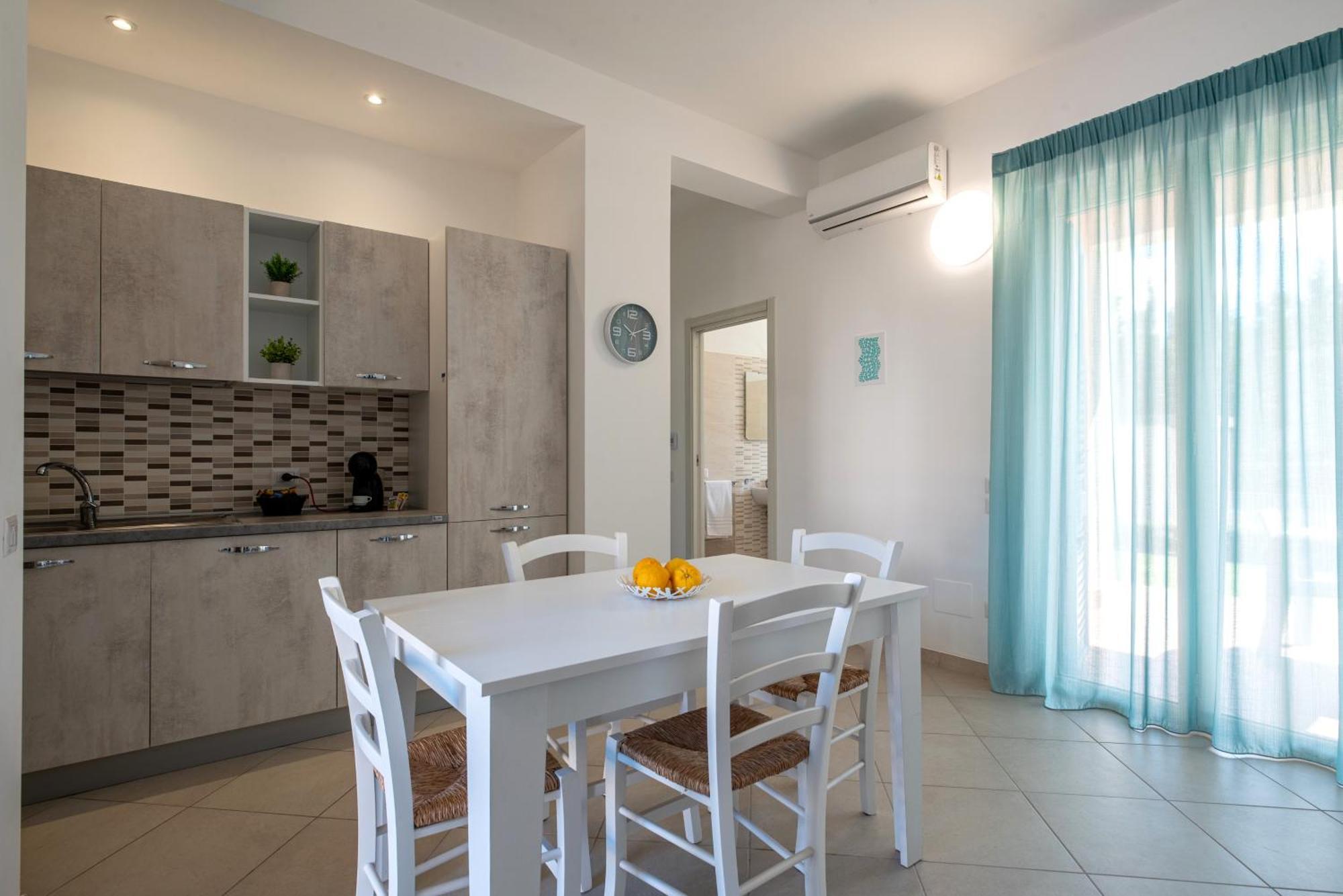 Icaro Residence Apartments With A Beautiful Pool Sant'Agata di Militello Exterior foto