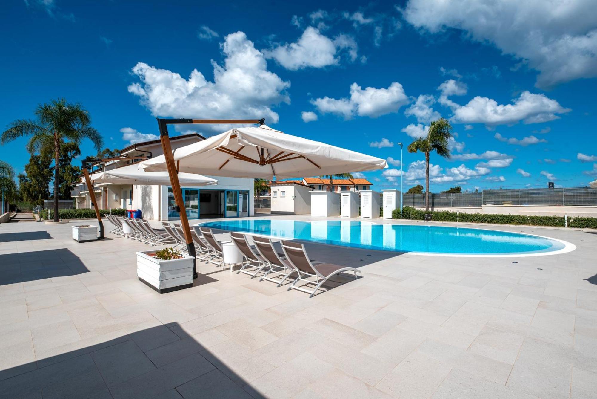 Icaro Residence Apartments With A Beautiful Pool Sant'Agata di Militello Exterior foto