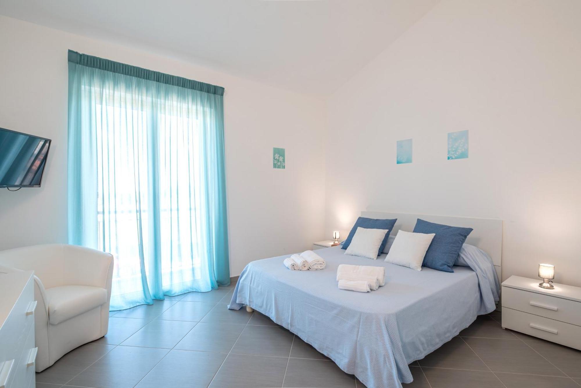 Icaro Residence Apartments With A Beautiful Pool Sant'Agata di Militello Exterior foto
