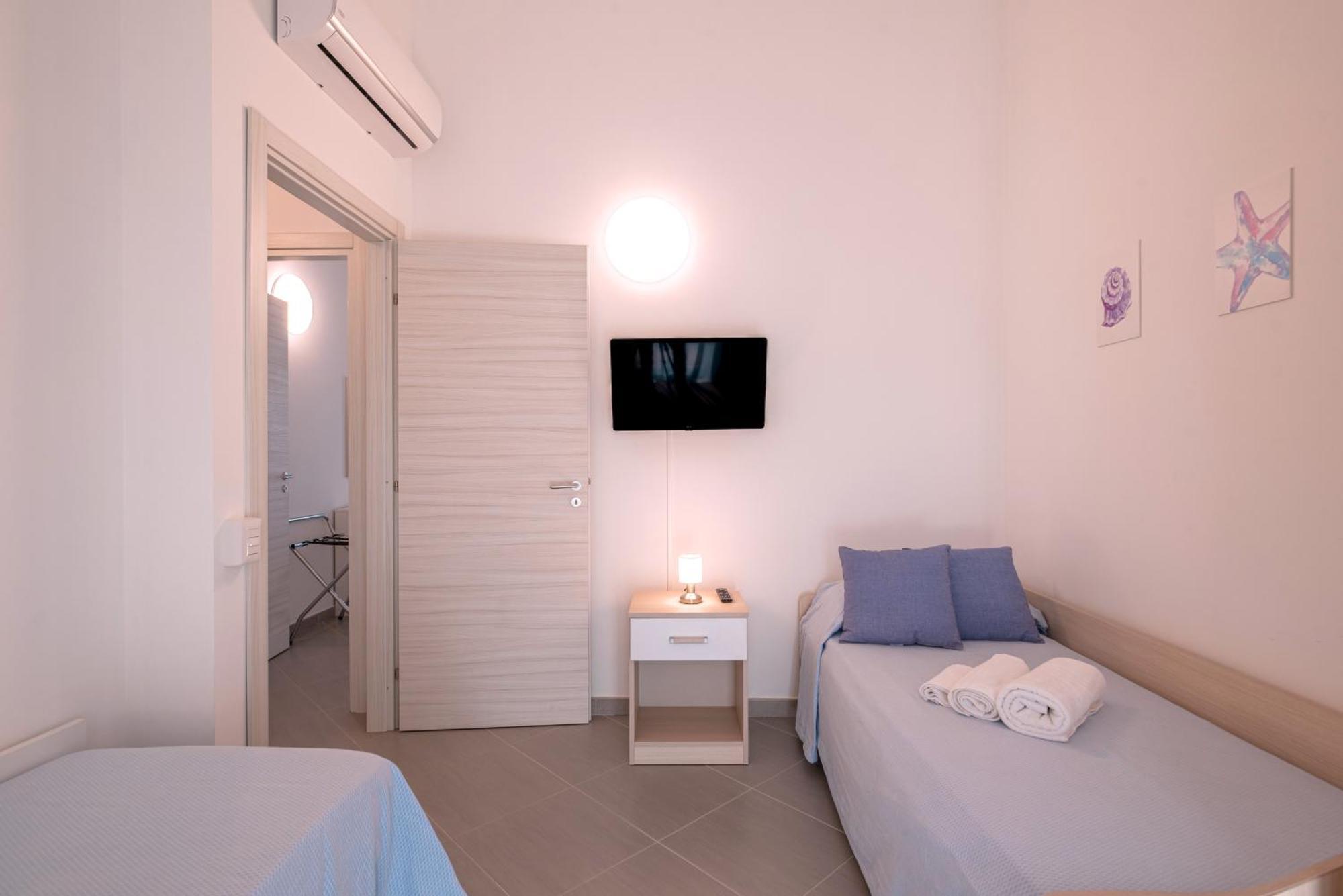 Icaro Residence Apartments With A Beautiful Pool Sant'Agata di Militello Exterior foto