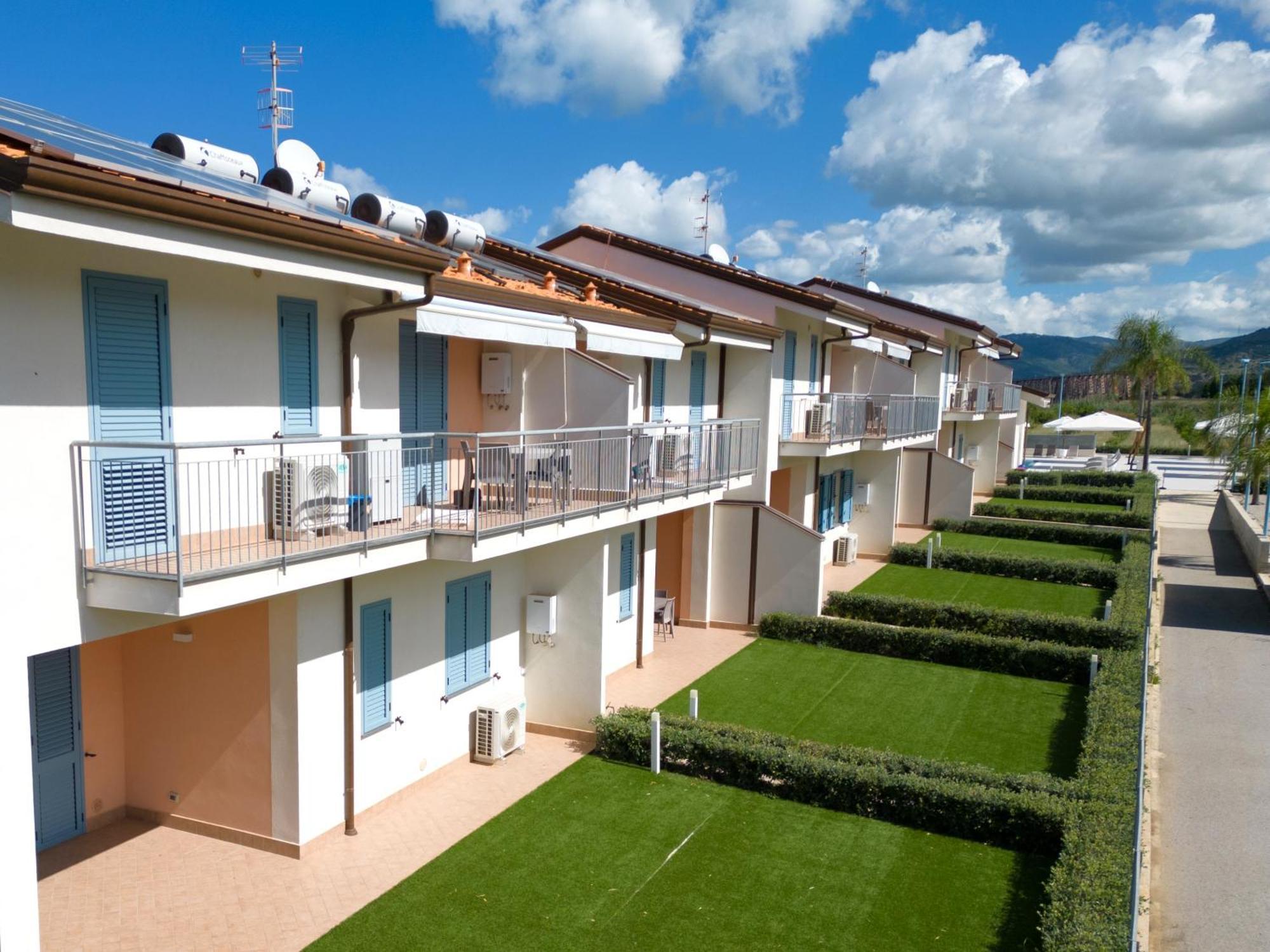 Icaro Residence Apartments With A Beautiful Pool Sant'Agata di Militello Exterior foto